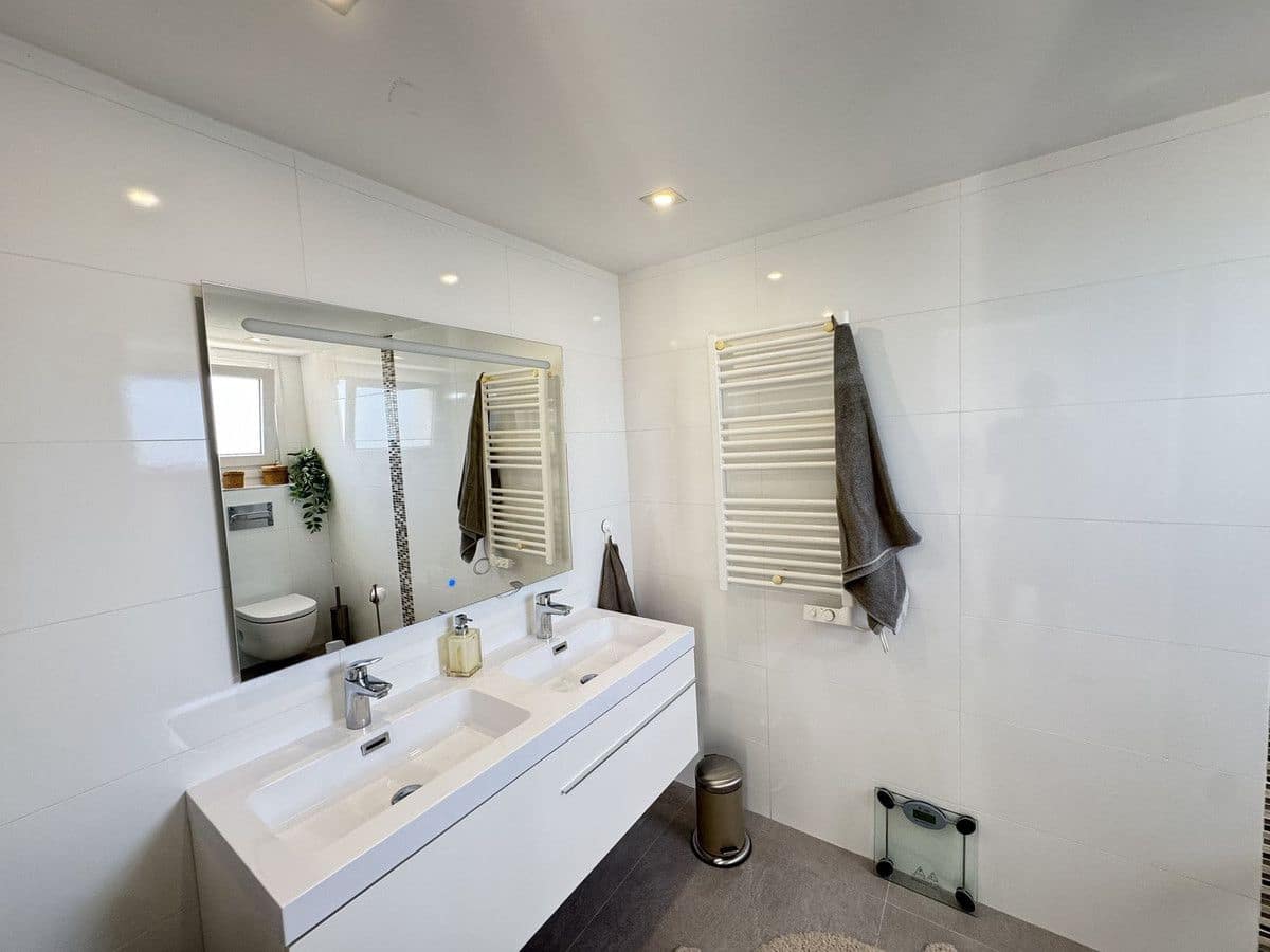 4 makuuhuone Huvila myytävänä paikassa Mijas mukana uima-altaan 
autotalli - 1 750 000 € (Ref: 9406004)