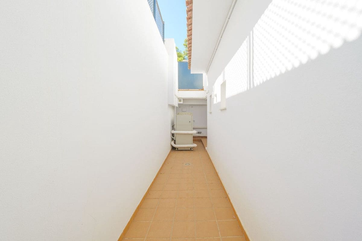 4 soverom Hus til salgs i Benalmadena med svømmebasseng garasje - € 940 000 (Ref: 9406007)