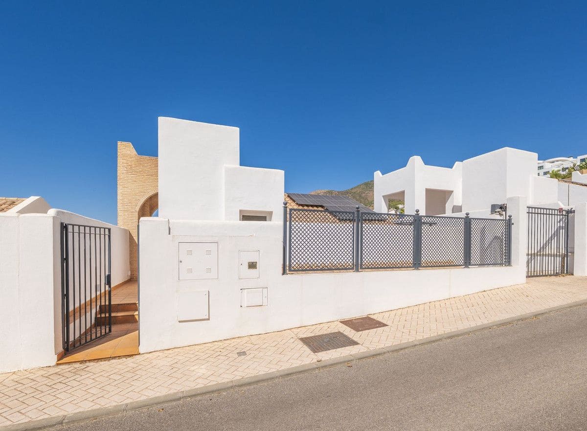 4 soverom Hus til salgs i Benalmadena med svømmebasseng garasje - € 940 000 (Ref: 9406007)