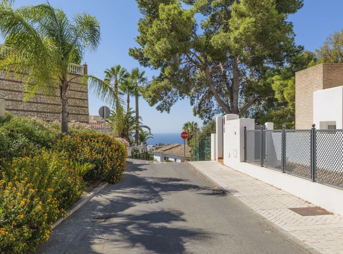 4 soverom Hus til salgs i Benalmadena med svømmebasseng garasje - € 940 000 (Ref: 9406007)