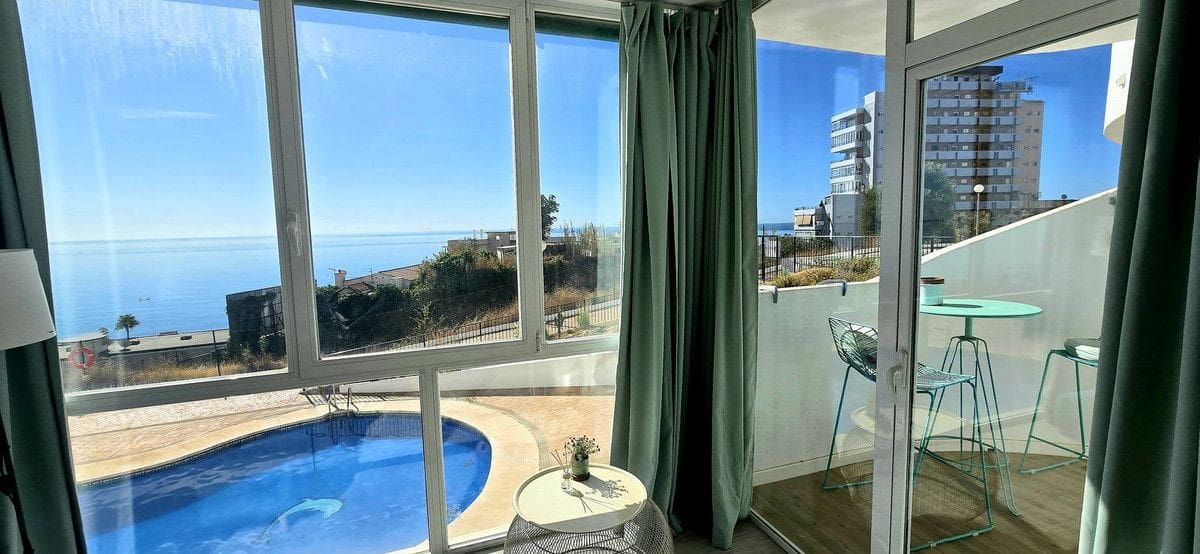 2 soveværelse Strandlejlighed til salg i Fuengirola med swimmingpool garage - € 398.000 (Ref: 9406012)