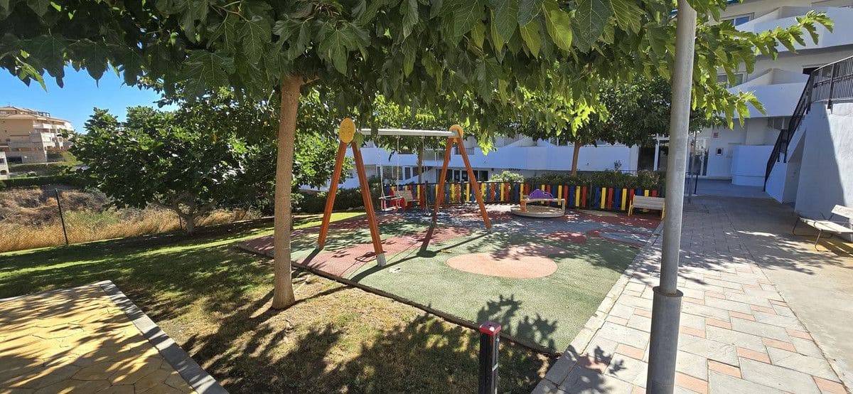 2 soveværelse Strandlejlighed til salg i Fuengirola med swimmingpool garage - € 398.000 (Ref: 9406012)