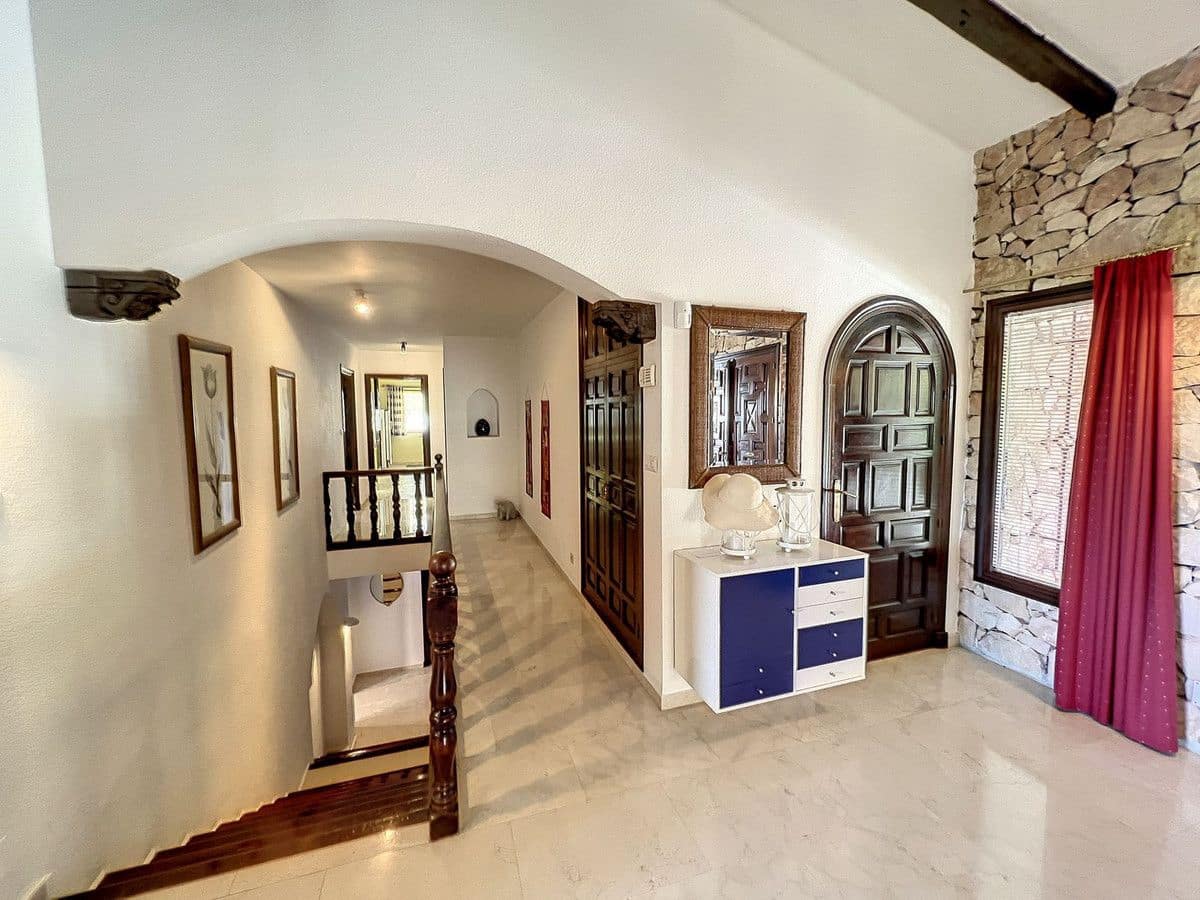 4 soveværelse Villa til salg i Mijas med swimmingpool garage - € 1.475.000 (Ref: 9406017)