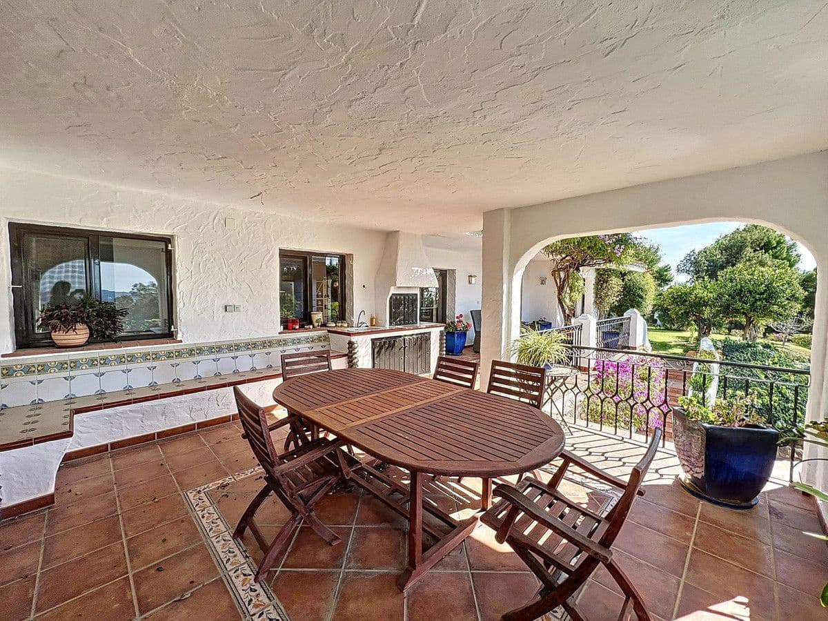 4 soveværelse Villa til salg i Mijas med swimmingpool garage - € 1.475.000 (Ref: 9406017)