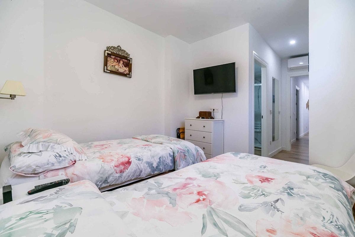 Apartamento de 3 habitaciones en Fuengirola en venta con piscina garaje - 346.600 € (Ref: 9414902)