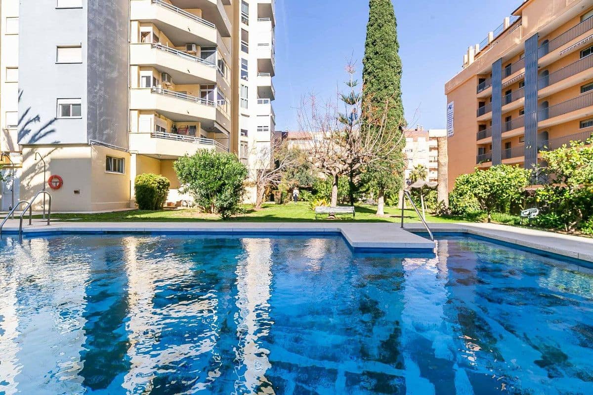 Apartamento de 3 habitaciones en Fuengirola en venta con piscina garaje - 346.600 € (Ref: 9414902)