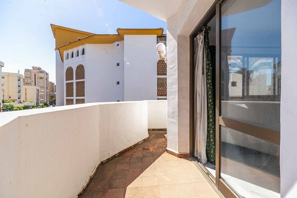 2 soveværelse Lejlighed til salg i Fuengirola med swimmingpool garage - € 395.000 (Ref: 9414903)
