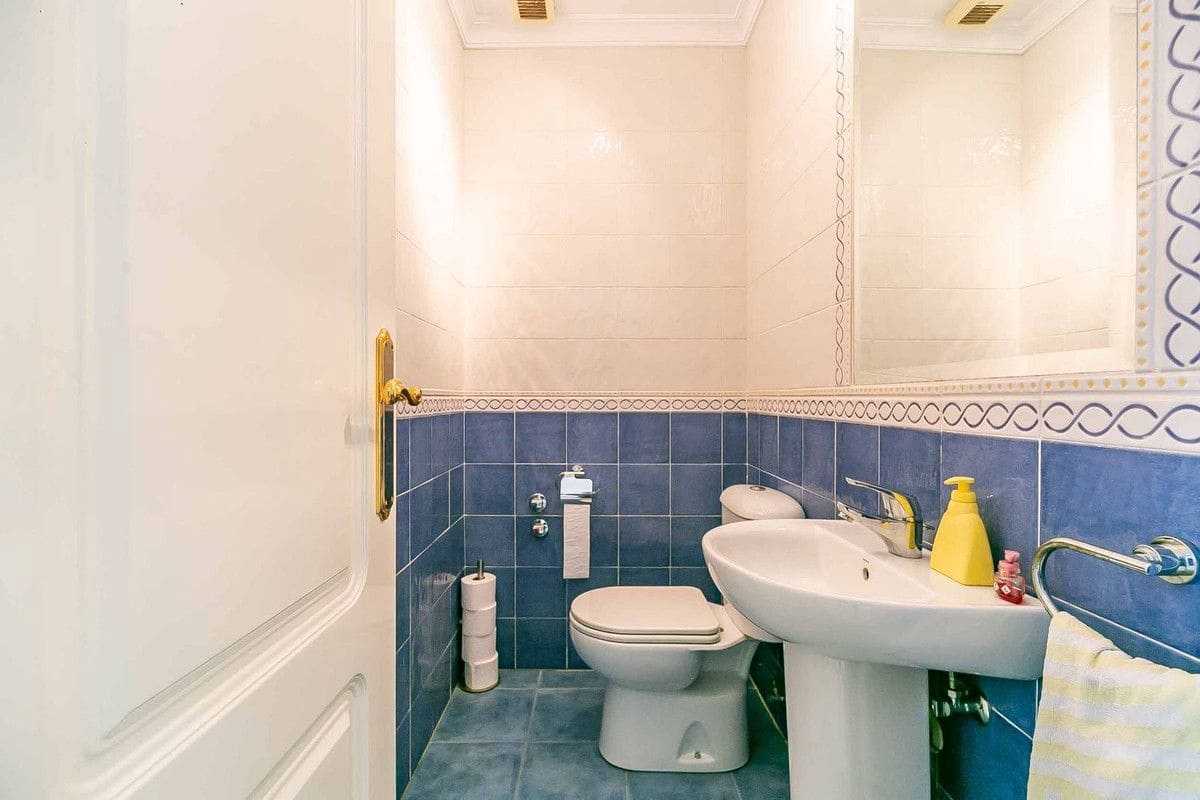 3 soverom Rekkehus til salgs i Marbella med svømmebasseng garasje - € 895 000 (Ref: 9414906)