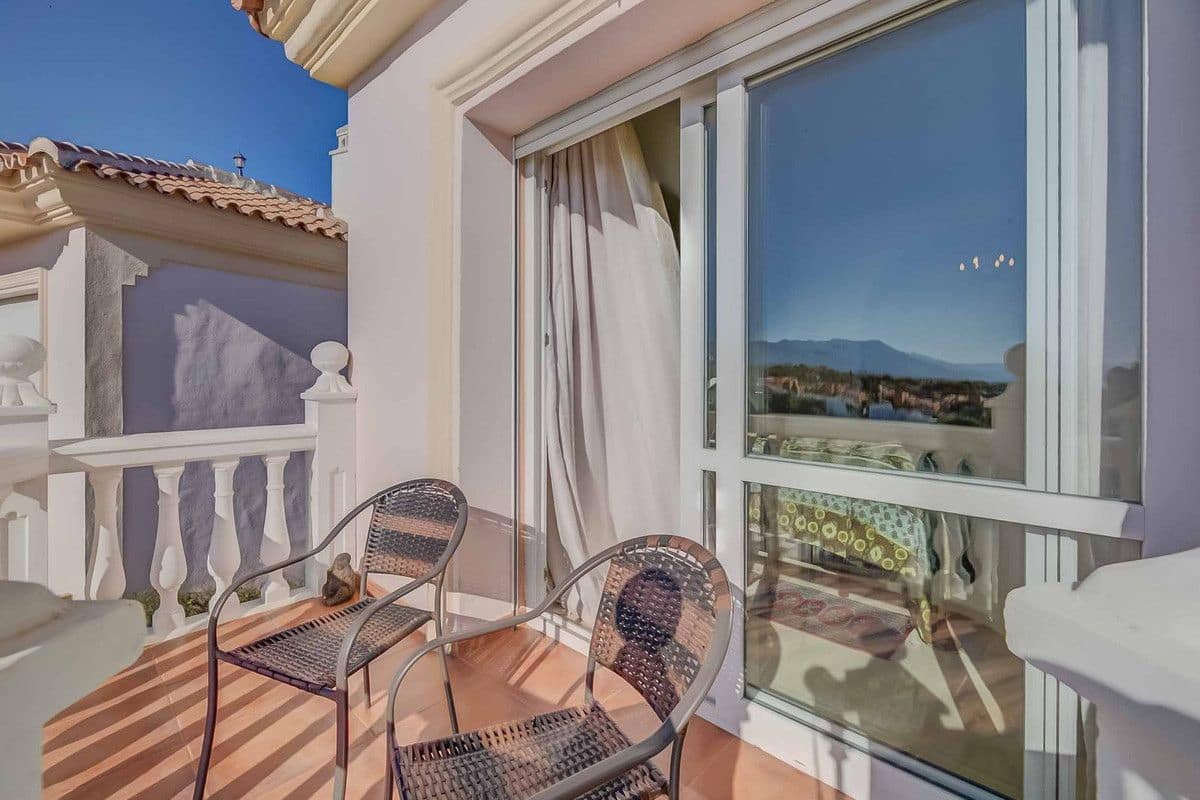 3 soverom Rekkehus til salgs i Marbella med svømmebasseng garasje - € 895 000 (Ref: 9414906)