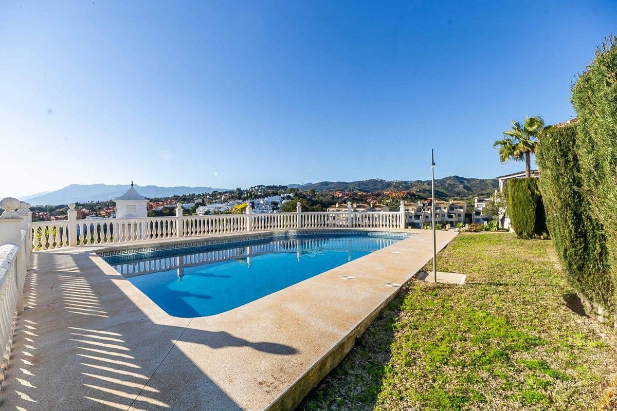 3 soverom Rekkehus til salgs i Marbella med svømmebasseng garasje - € 895 000 (Ref: 9414906)