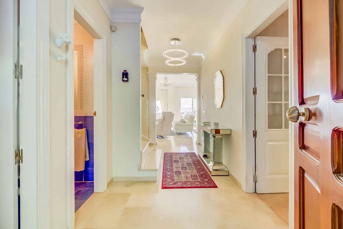 3 soverom Rekkehus til salgs i Marbella med svømmebasseng garasje - € 895 000 (Ref: 9414906)