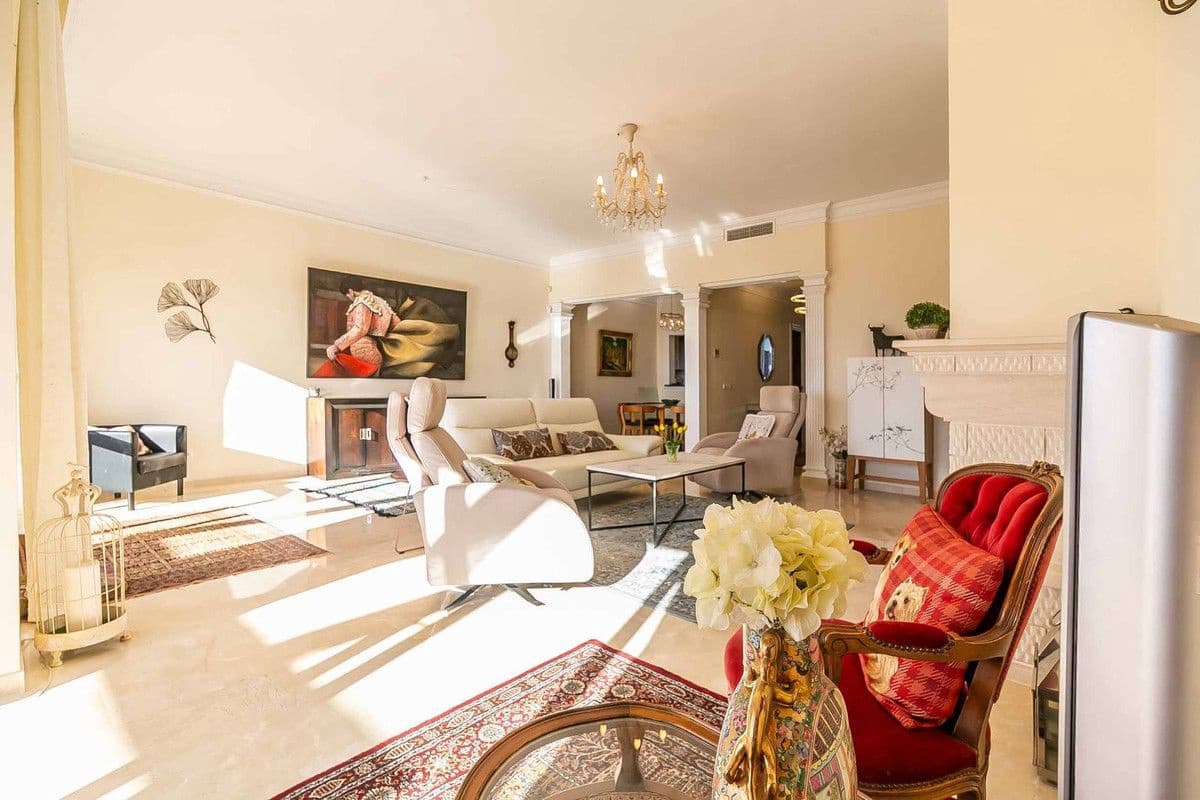 3 soverom Rekkehus til salgs i Marbella med svømmebasseng garasje - € 895 000 (Ref: 9414906)