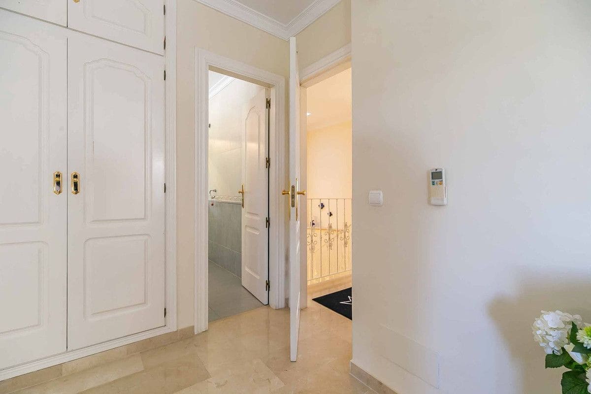 3 soverom Rekkehus til salgs i Marbella med svømmebasseng garasje - € 895 000 (Ref: 9414906)