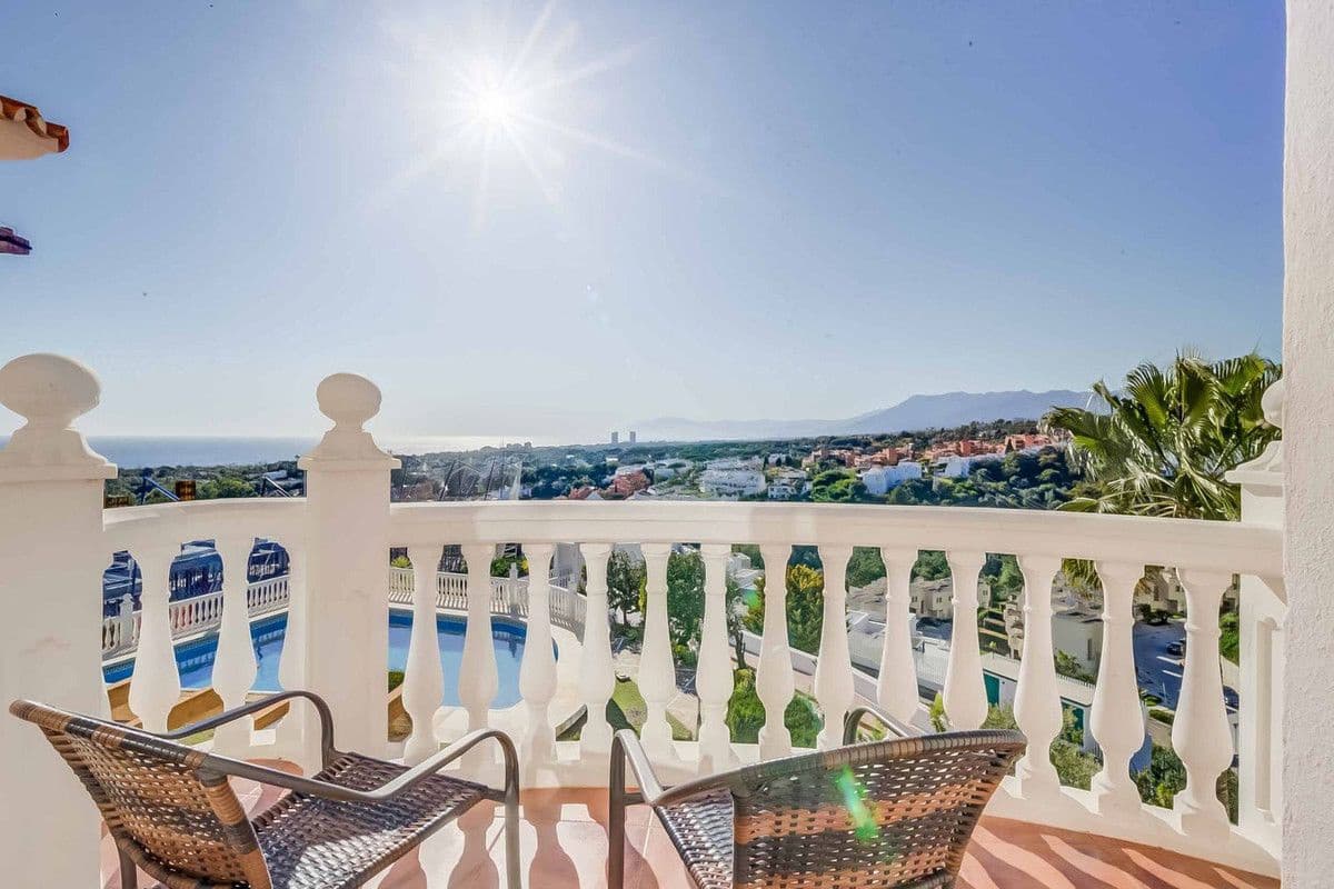 3 soverom Rekkehus til salgs i Marbella med svømmebasseng garasje - € 895 000 (Ref: 9414906)