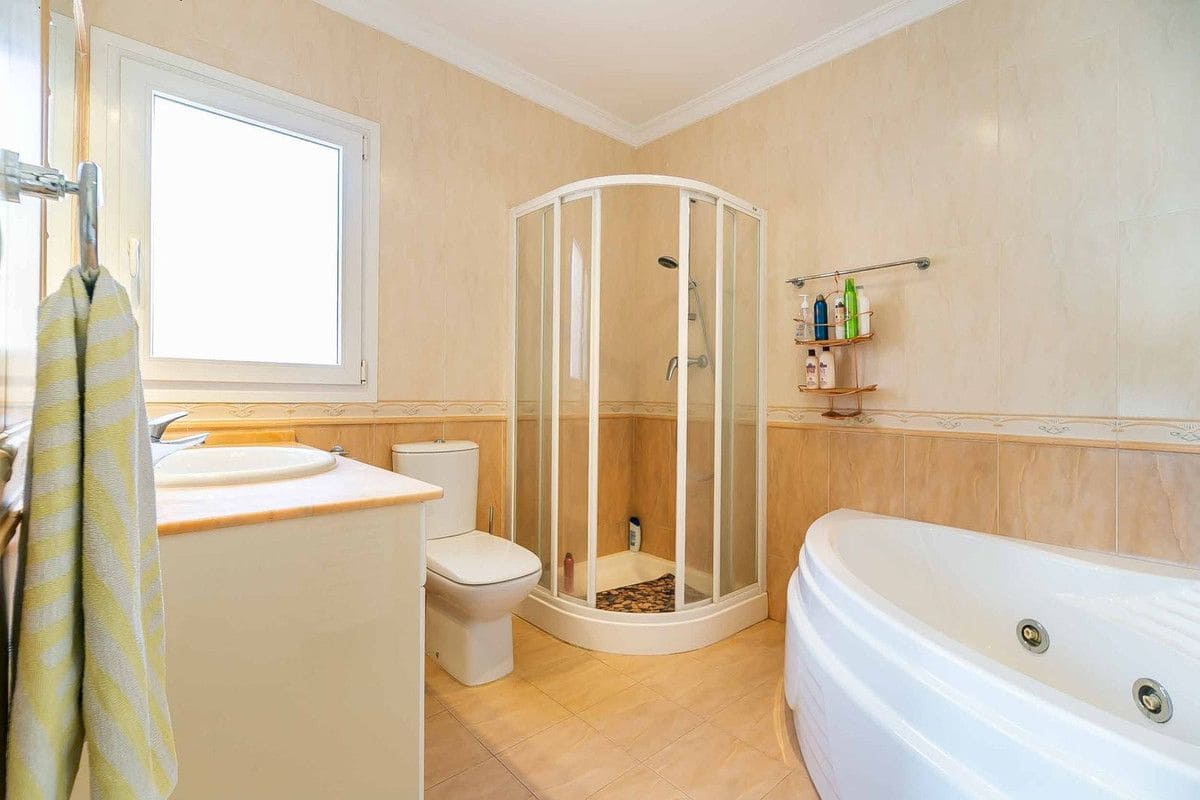 3 soverom Rekkehus til salgs i Marbella med svømmebasseng garasje - € 895 000 (Ref: 9414906)