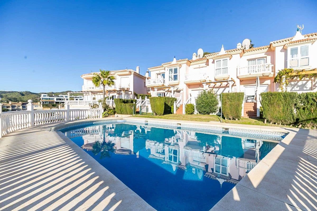 3 soverom Rekkehus til salgs i Marbella med svømmebasseng garasje - € 895 000 (Ref: 9414906)