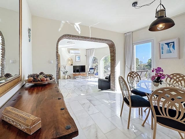 4 makuuhuone Huvila myytävänä paikassa Mijas pueblo, Mijas mukana uima-altaan 
autotalli - 975 000 € (Ref: 9429111)