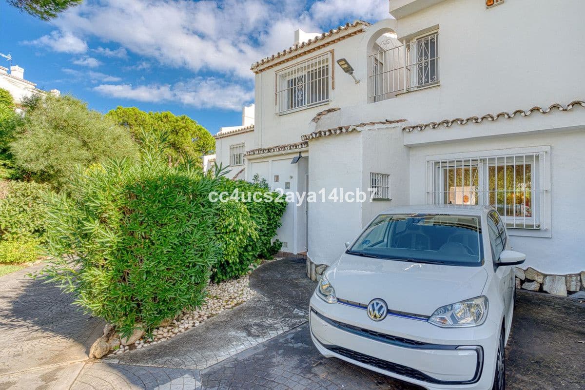 3 makuuhuone Omakotitalo myytävänä paikassa Mijas mukana uima-altaan 
autotalli - 495 000 € (Ref: 9438987)