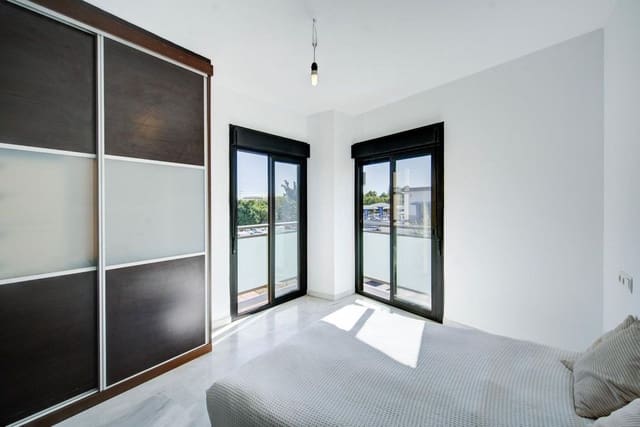 Piso de 3 habitaciones en Las Flores, Mijas en venta con garaje - 295.000 € (Ref: 9451563)