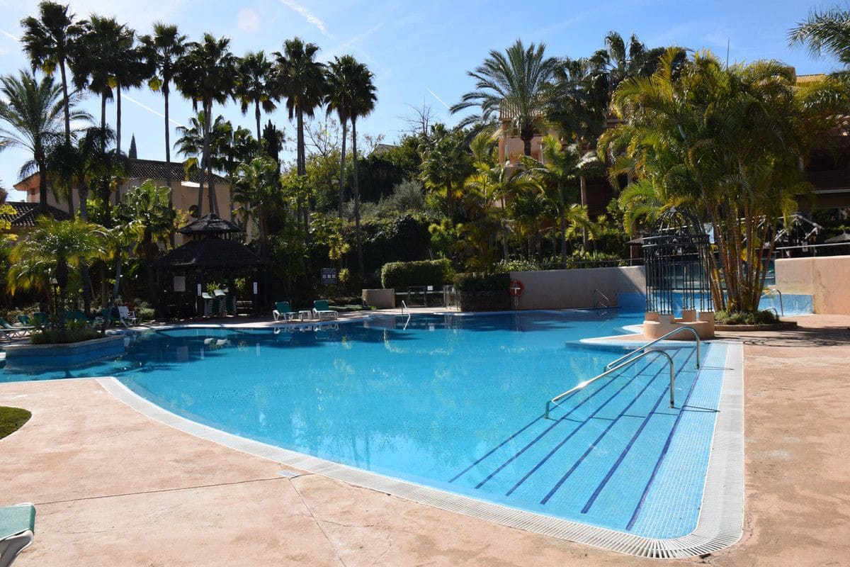 3 soveværelse Lejlighed til salg i Marbella med swimmingpool garage - € 699.000 (Ref: 9451565)