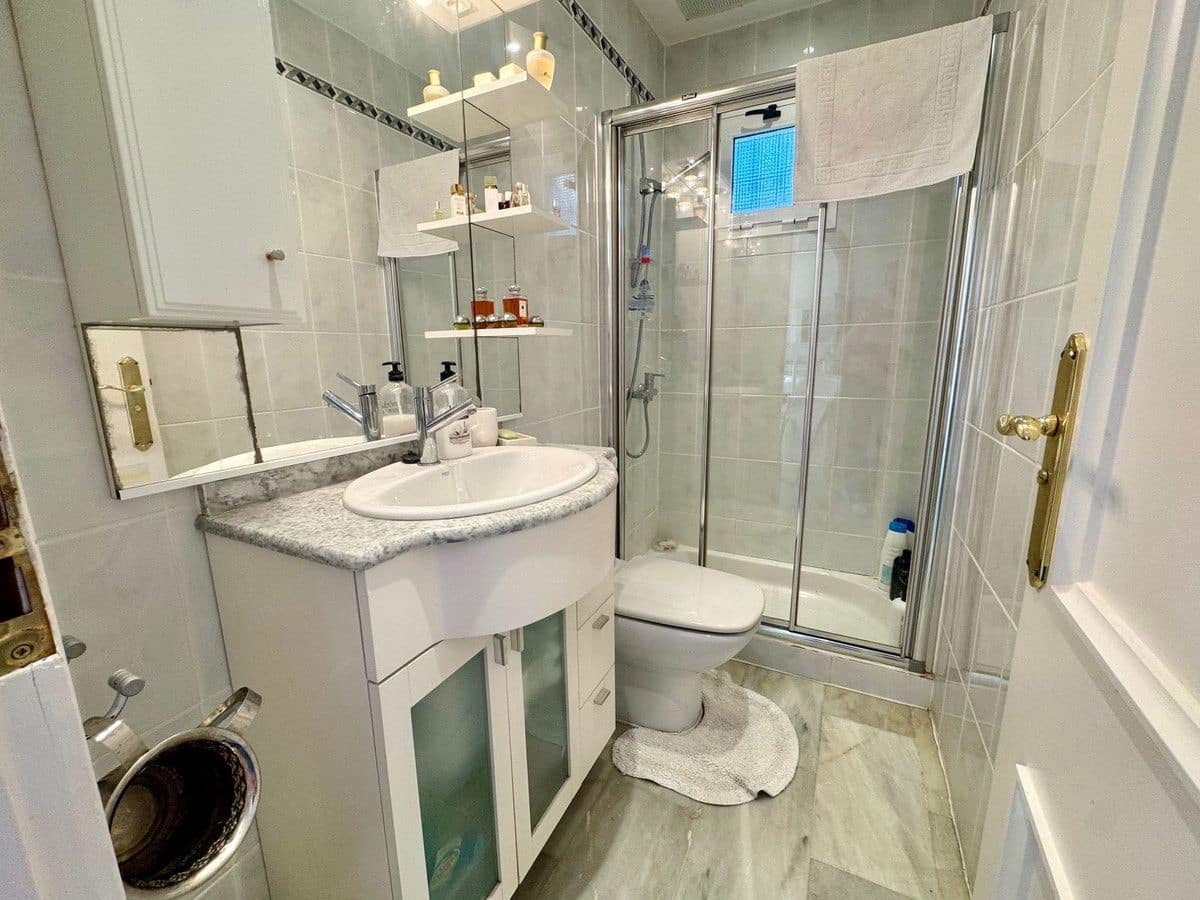 2 sypialnia Apartament na sprzedaż w Marbella z basenem garażem - 350 000 € (Ref: 9451566)