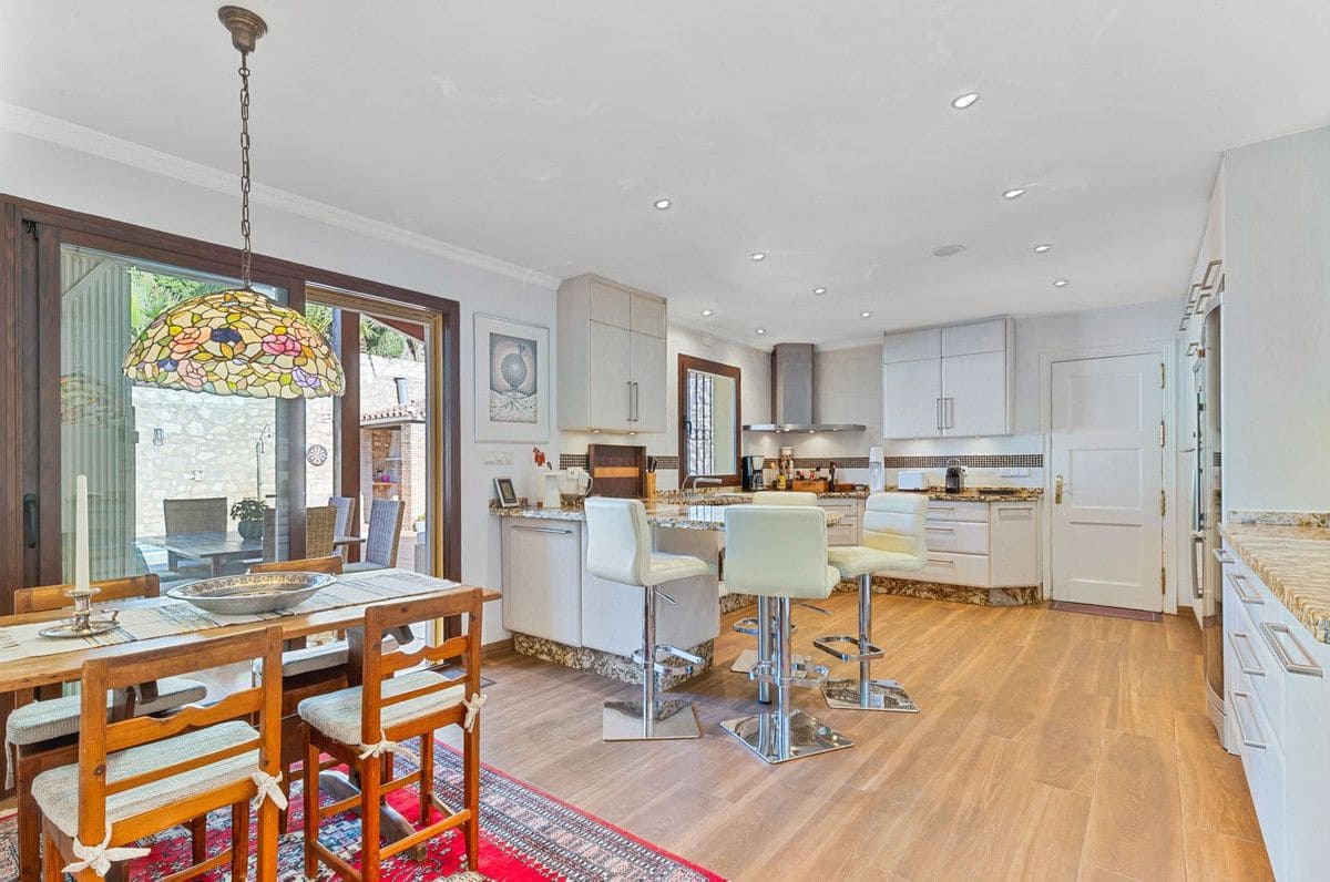 3 sypialnia Willa na sprzedaż w Mijas z basenem garażem - 850 000 € (Ref: 9451568)