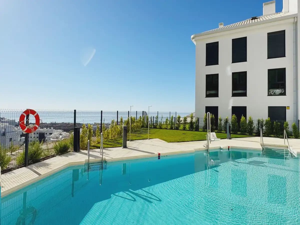 3 Zimmer Apartment zu verkaufen in Fuengirola mit Pool Garage - 669.000 € (Ref: 9451576)