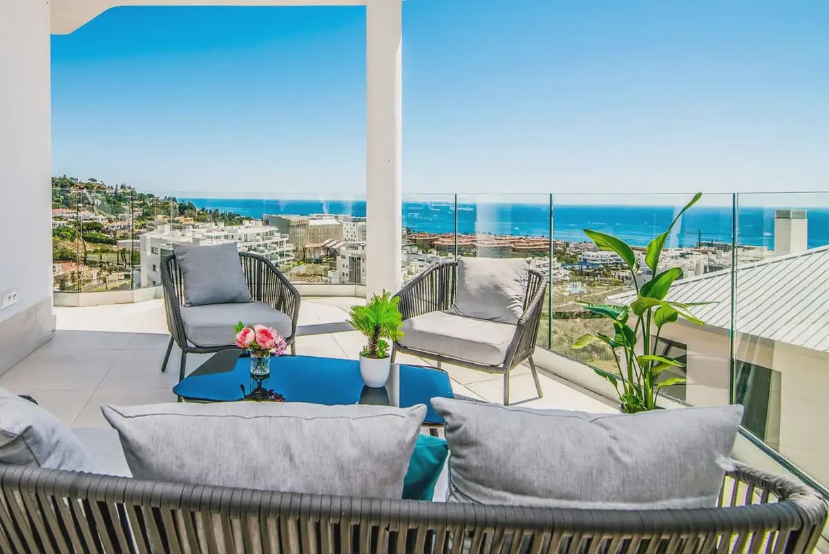3 Zimmer Apartment zu verkaufen in Fuengirola mit Pool Garage - 669.000 € (Ref: 9451576)