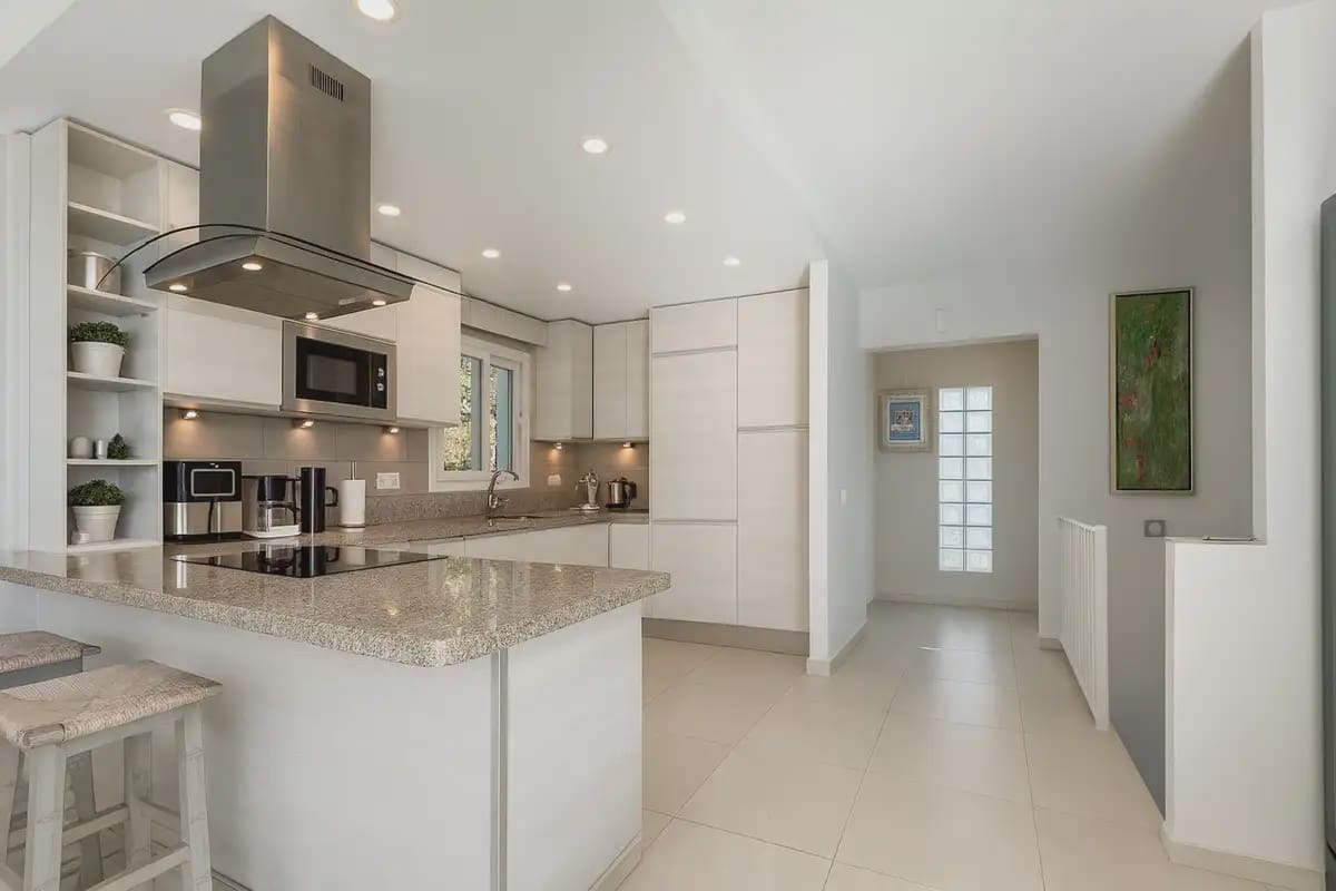 3 bedroom Villa for sale in Mijas with pool garage - € 1,180,000 (Ref: 9451579)