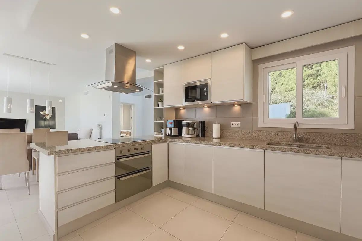 3 bedroom Villa for sale in Mijas with pool garage - € 1,180,000 (Ref: 9451579)