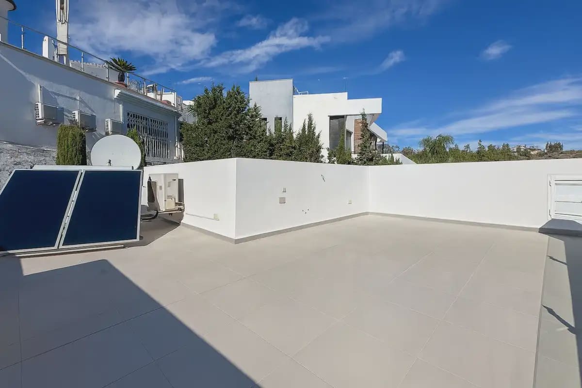 3 bedroom Villa for sale in Mijas with pool garage - € 1,180,000 (Ref: 9451579)