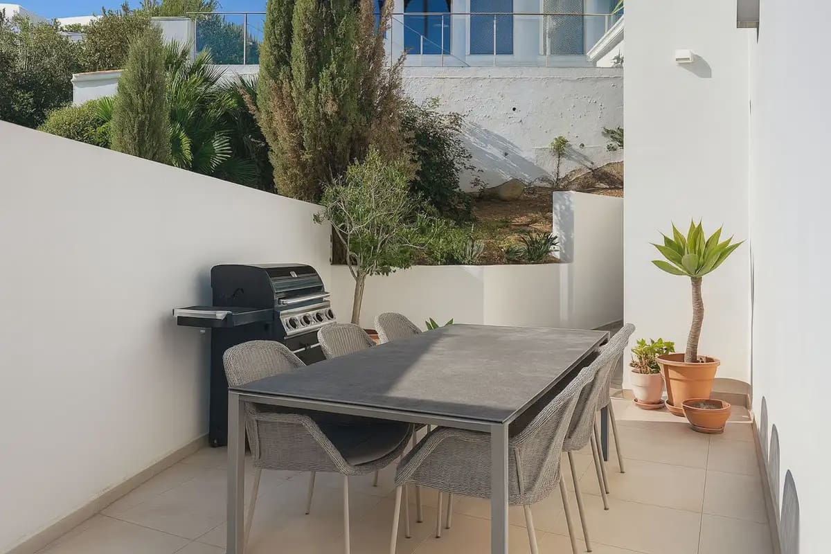 3 bedroom Villa for sale in Mijas with pool garage - € 1,180,000 (Ref: 9451579)