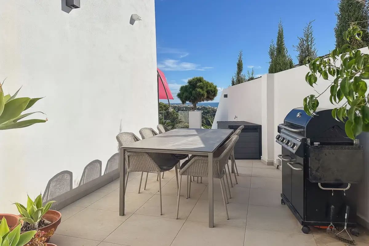 3 bedroom Villa for sale in Mijas with pool garage - € 1,180,000 (Ref: 9451579)