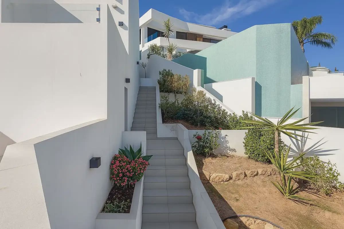 3 bedroom Villa for sale in Mijas with pool garage - € 1,180,000 (Ref: 9451579)