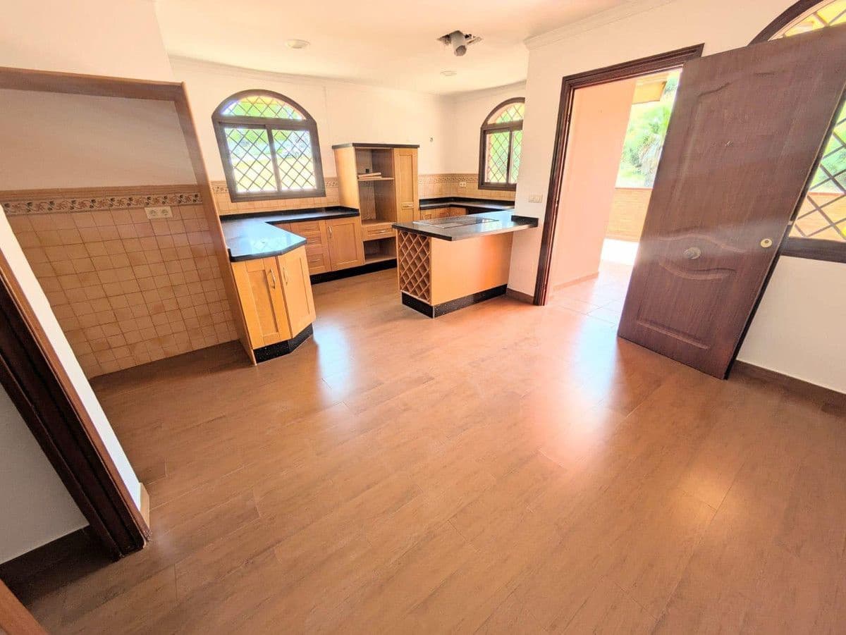 4 Zimmer Doppelhaus zu verkaufen in Benalmadena mit Pool Garage - 750.000 € (Ref: 9451582)