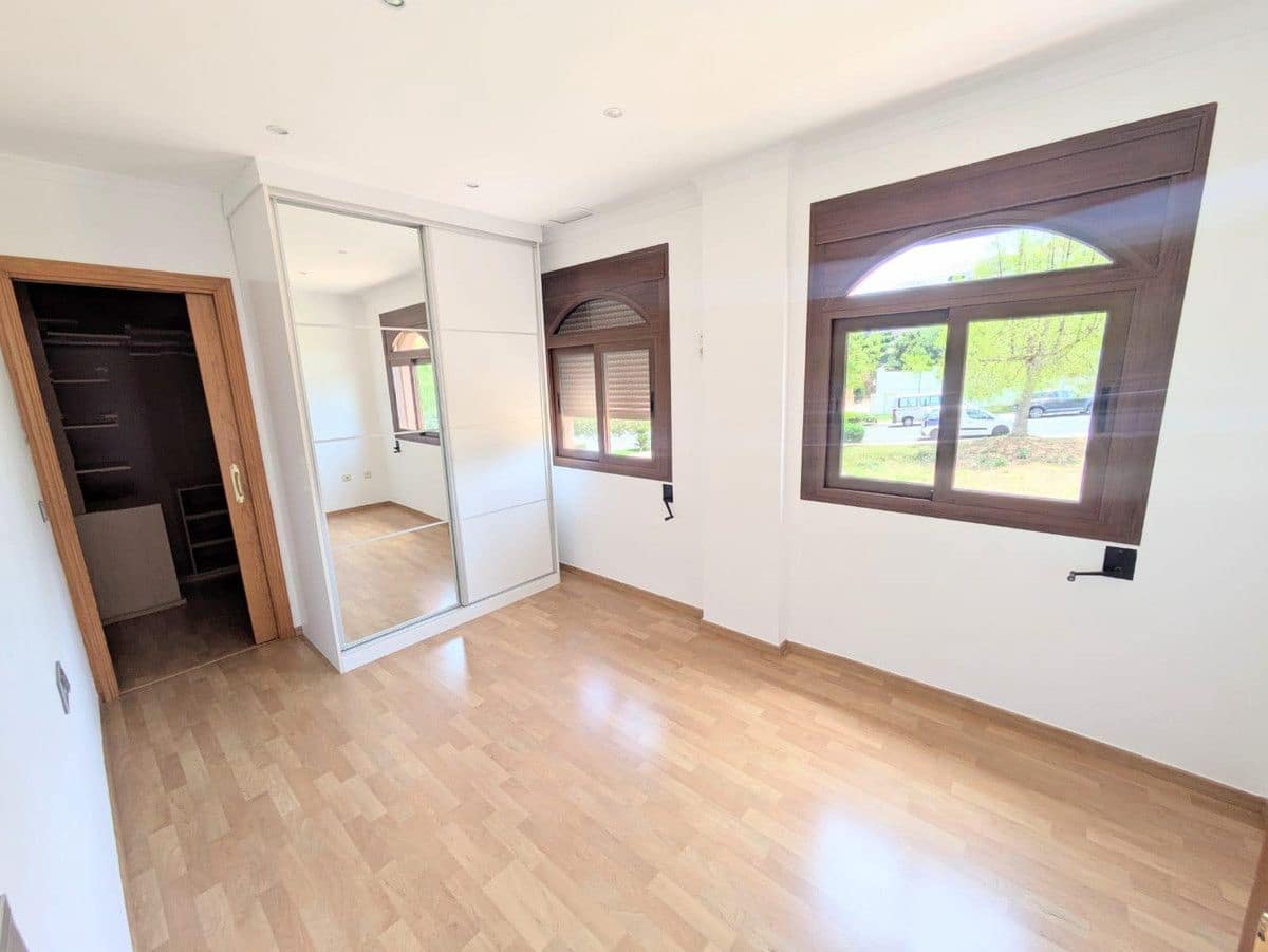 4 Zimmer Doppelhaus zu verkaufen in Benalmadena mit Pool Garage - 750.000 € (Ref: 9451582)