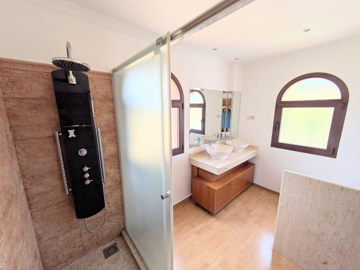 4 Zimmer Doppelhaus zu verkaufen in Benalmadena mit Pool Garage - 750.000 € (Ref: 9451582)