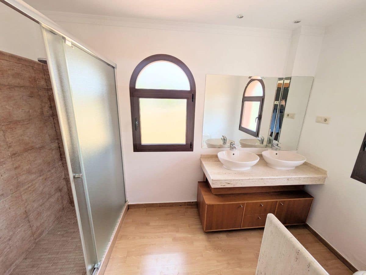 4 Zimmer Doppelhaus zu verkaufen in Benalmadena mit Pool Garage - 750.000 € (Ref: 9451582)