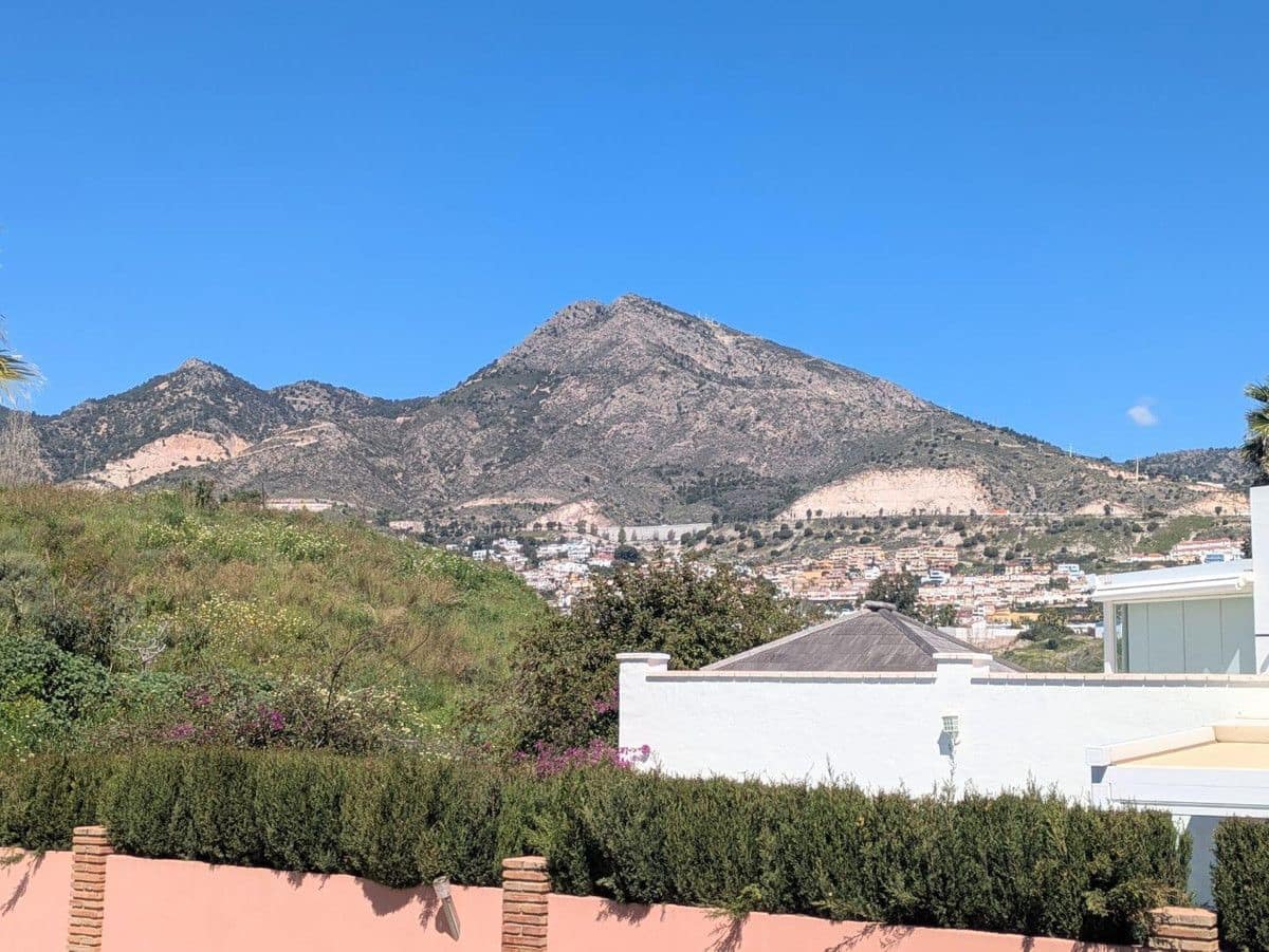 4 Zimmer Doppelhaus zu verkaufen in Benalmadena mit Pool Garage - 750.000 € (Ref: 9451582)