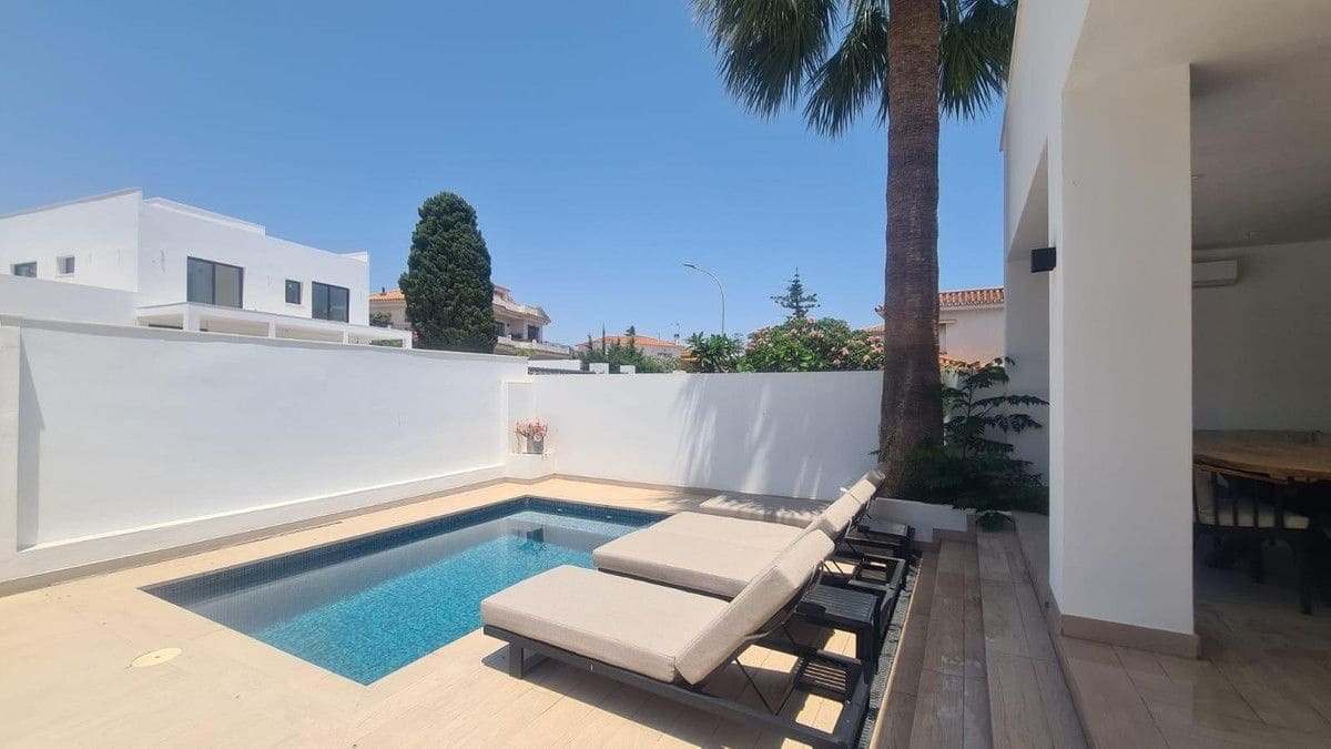 7 chambre Villa/Maison à vendre à Benalmadena avec piscine garage - 1 299 000 € (Ref: 9451584)