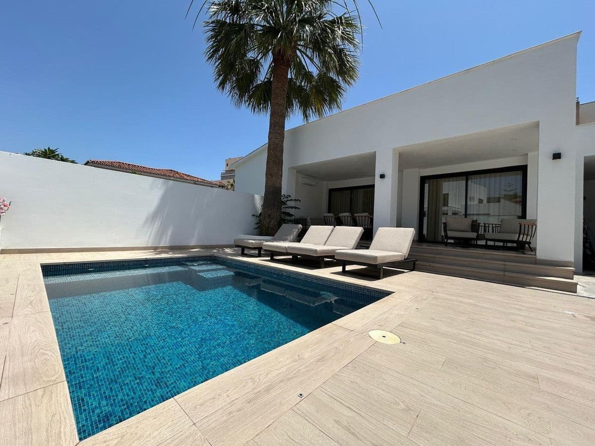 7 chambre Villa/Maison à vendre à Benalmadena avec piscine garage - 1 299 000 € (Ref: 9451584)