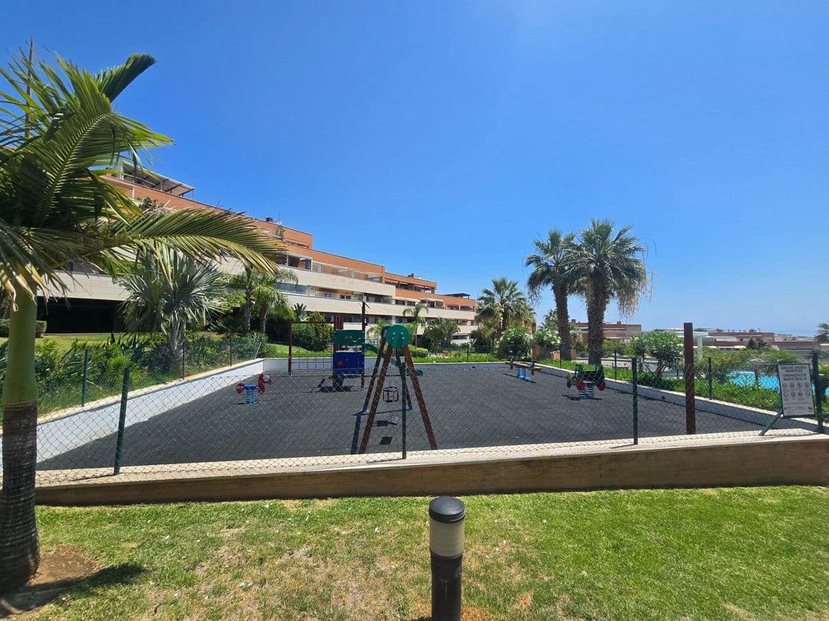 Apartamento de 2 habitaciones en Torremolinos en venta con piscina garaje - 480.000 € (Ref: 9469846)