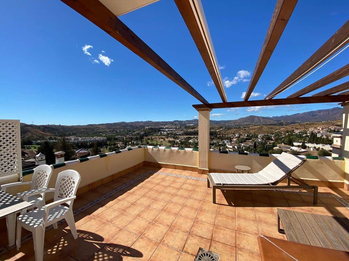 2 makuuhuone Omakotitalo myytävänä paikassa Mijas mukana uima-altaan 
autotalli - 415 000 € (Ref: 9469850)