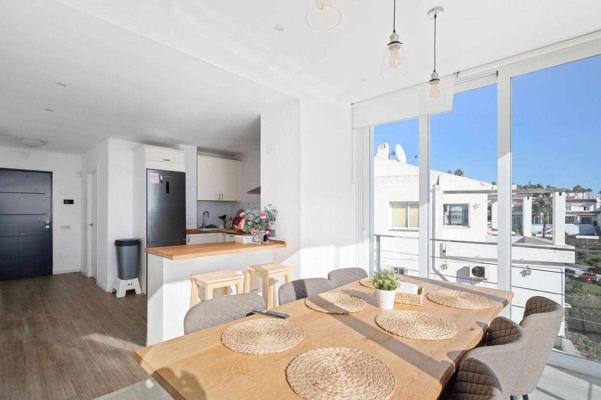 3 bedroom Villa for sale in Mijas with pool - € 990,000 (Ref: 9469855)