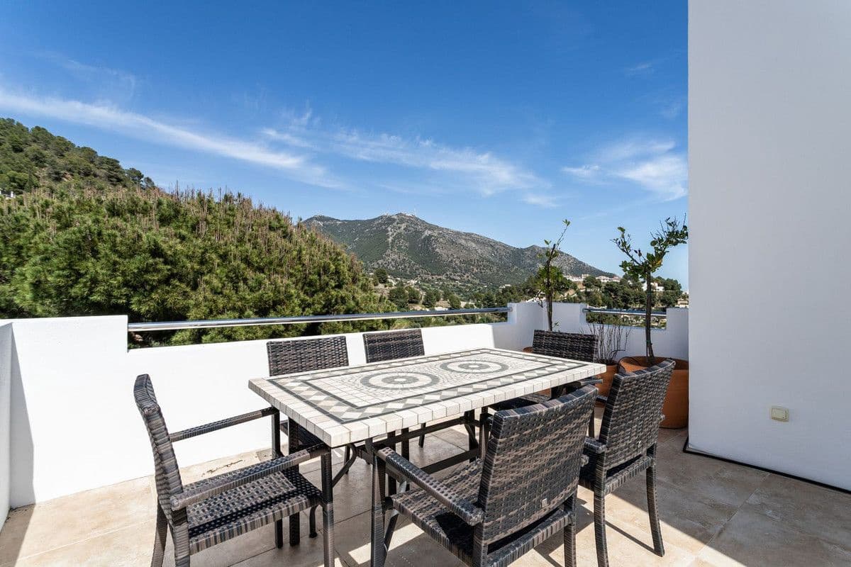 3 bedroom Villa for sale in Mijas with pool garage - € 1,445,000 (Ref: 9469856)