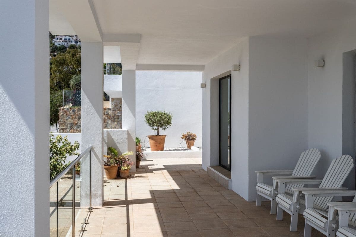 3 bedroom Villa for sale in Mijas with pool garage - € 1,445,000 (Ref: 9469856)