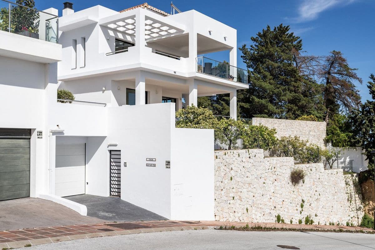 3 bedroom Villa for sale in Mijas with pool garage - € 1,445,000 (Ref: 9469856)