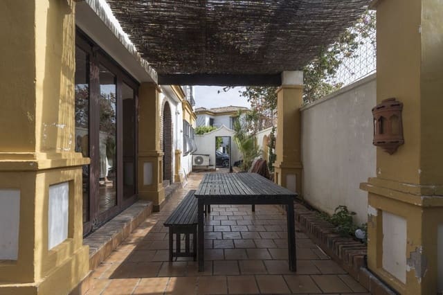 6 chambre Villa/Maison à vendre à Centro ciudad, Fuengirola avec piscine garage - 820 000 € (Ref: 9469858)