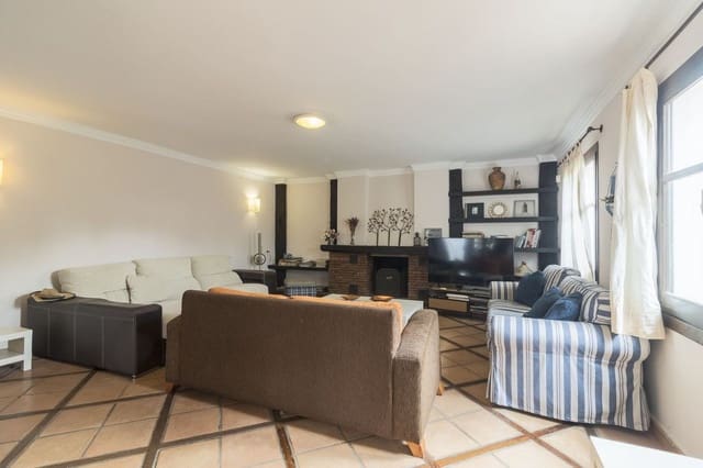 6 chambre Villa/Maison à vendre à Centro ciudad, Fuengirola avec piscine garage - 820 000 € (Ref: 9469858)