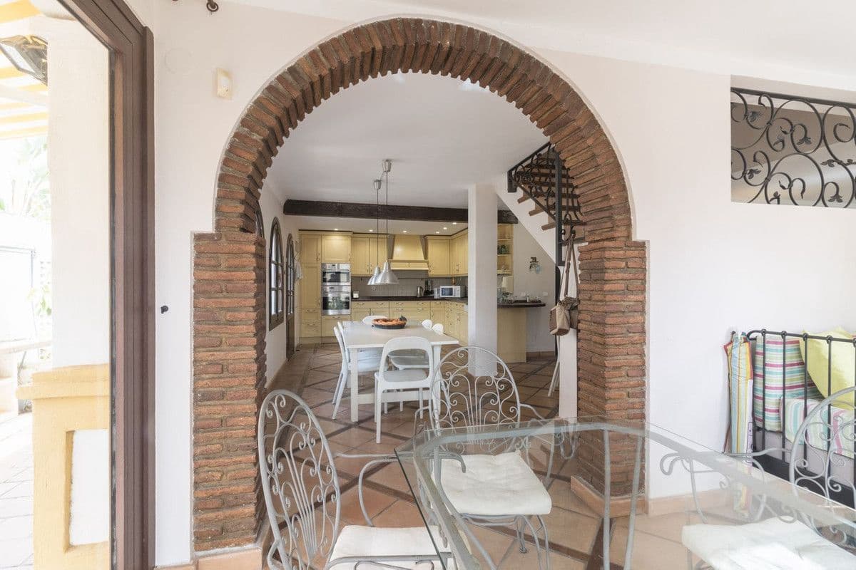 6 chambre Villa/Maison à vendre à Fuengirola avec piscine garage - 820 000 € (Ref: 9469858)